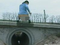Teeny Fotzen Folge 18 - Piss Spezial - Szene 2