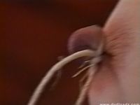 Super Nippel Stretching - Szene 2